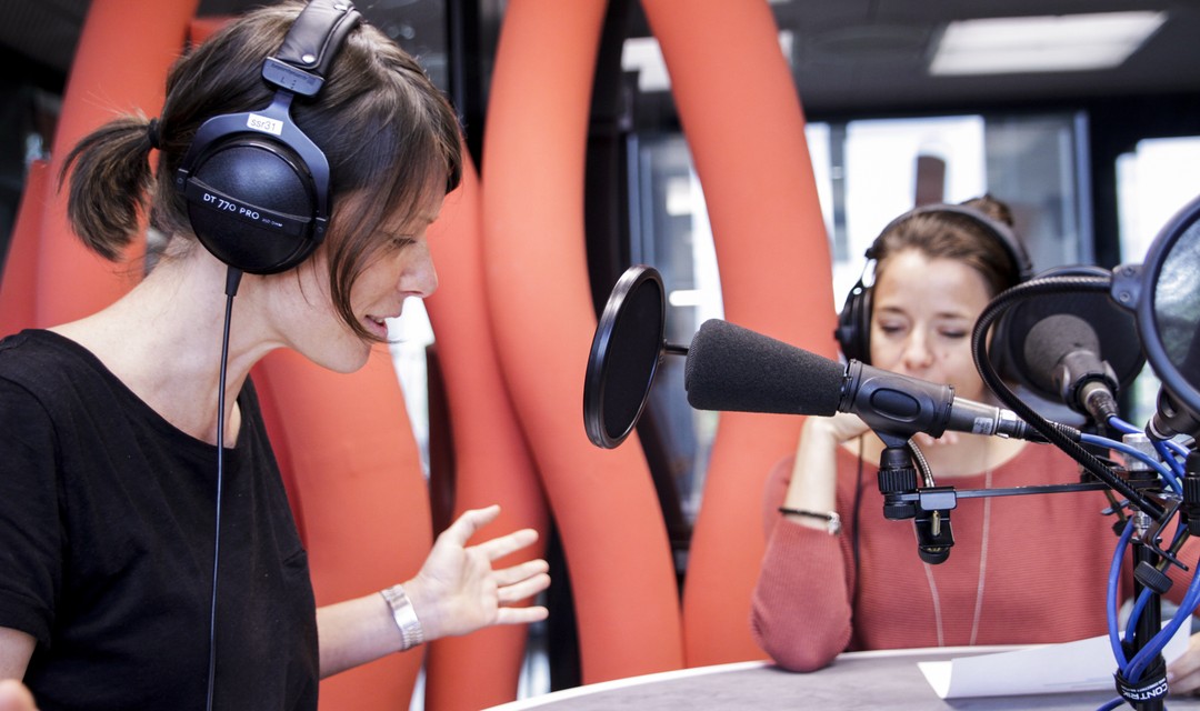 Patricia Banzer (links) und Sabine Meyer während den Aufnahmen des neuen Podcasts