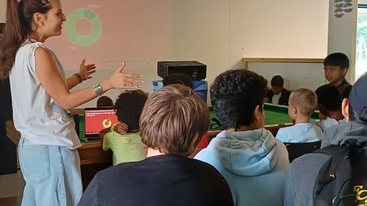 Bild von Zwischen Bots und KI-Fakes