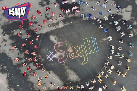 Bild von Statist:innen gesucht für Anti-Mobbing-Kampagne #SayHi