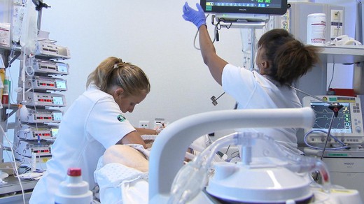 Bild von «DOK»: Pflege – Zwischen Frust und Leidenschaft