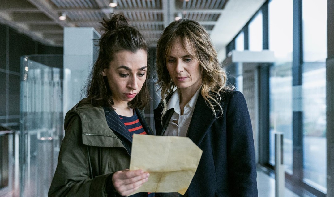 Carol Schuler als Tessa Ott und Anna Pieri Zuercher als Isabelle Grandjean