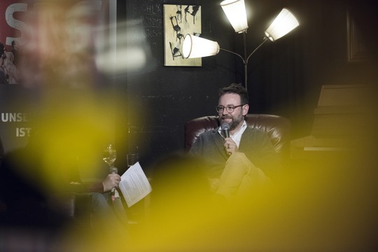 Bild von Fotogalerie «Bargespräch» mit Nik Hartmann