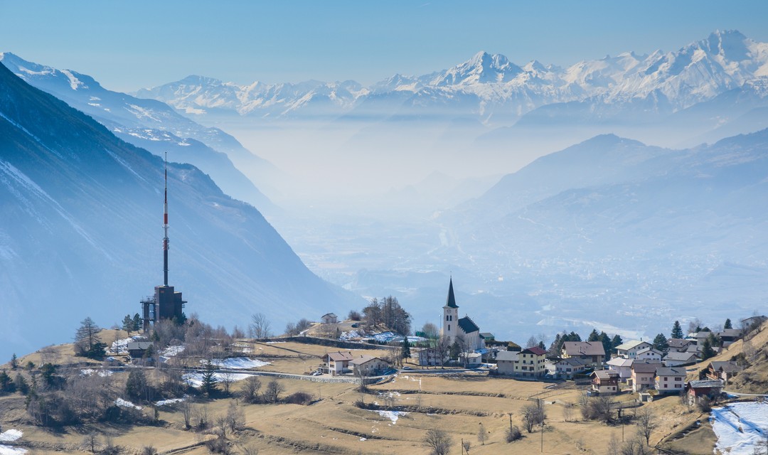 Bild von «Kurz erklärt»: So versorgt die SRG Stadt und Land