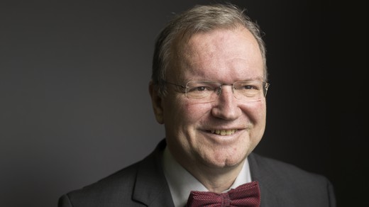 Bild von Claude Longchamp vom Meinungsforschungsinstitut gfs.bern tritt kürzer