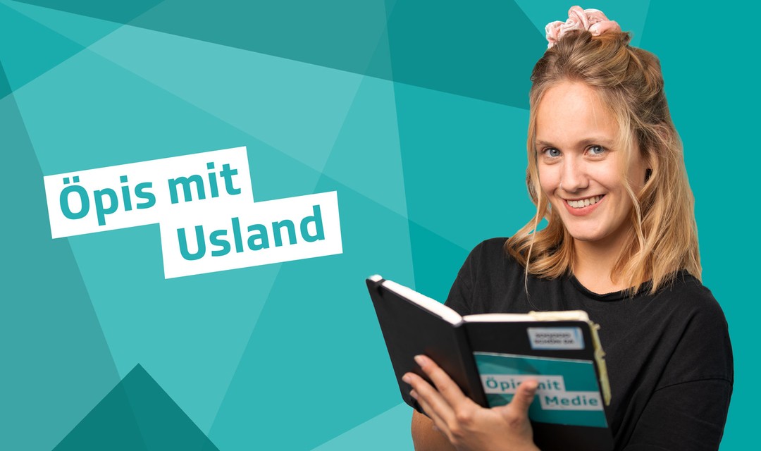 Eva hält ein Notizbuch in der Hand. Neben ihr die Überschrift "Öpis mit Usland"