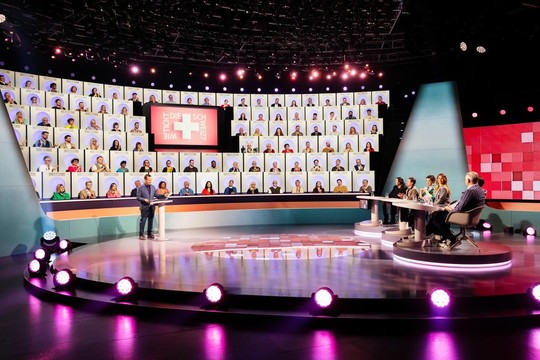 Bild von Aus der Maske #2: 100 auf einmal