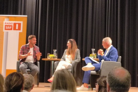 Bild von «Persönlich» live aus dem Kursaal Engelberg  – mit Manu Burkart und Diana Nicoli