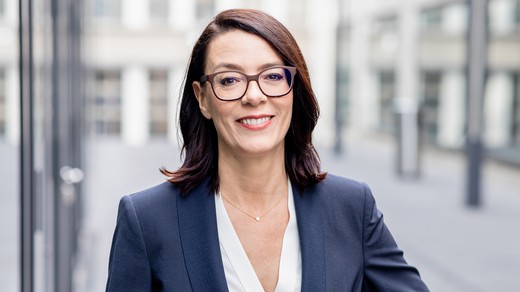 Bild von Roger Schawinski im Gespräch mit Nathalie Wappler