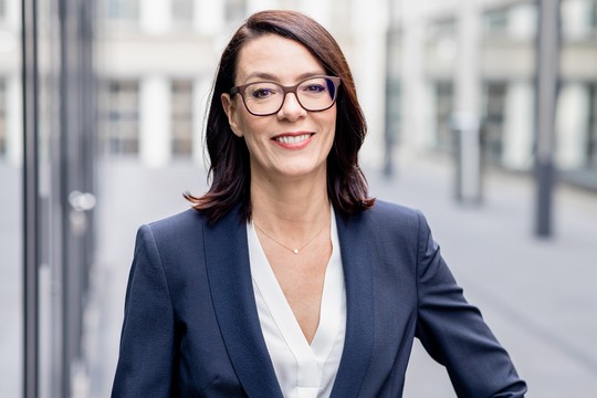 Bild von Roger Schawinski im Gespräch mit Nathalie Wappler