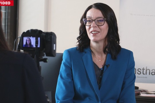 Bild von Nathalie Wappler, wie passt «digital first» zum Service public?