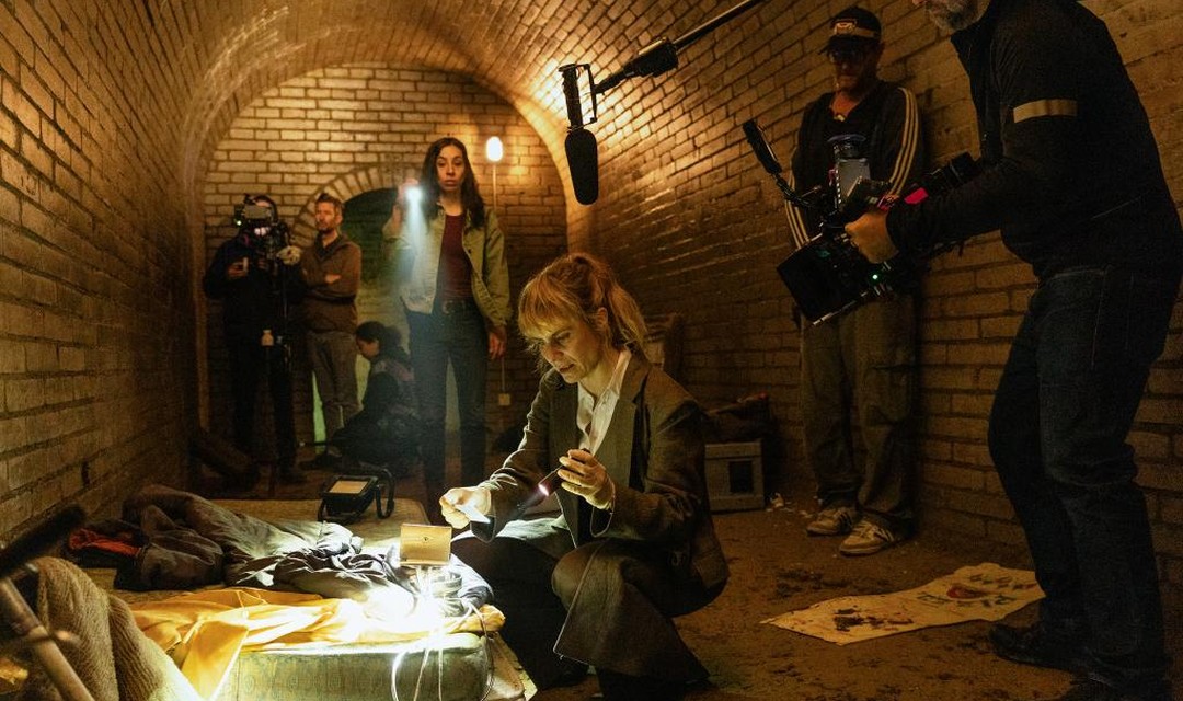 Tator – Rapunzel Dreharbeiten am 2. Drehtag mit den beiden Hauptdarstellerinnen, Carol Schuler als Kommissarin Tessa Ott (Mi. hinten) und Anna Pieri Zuercher als Kommissarin Isabelle Grandjean (Mi. vorne)