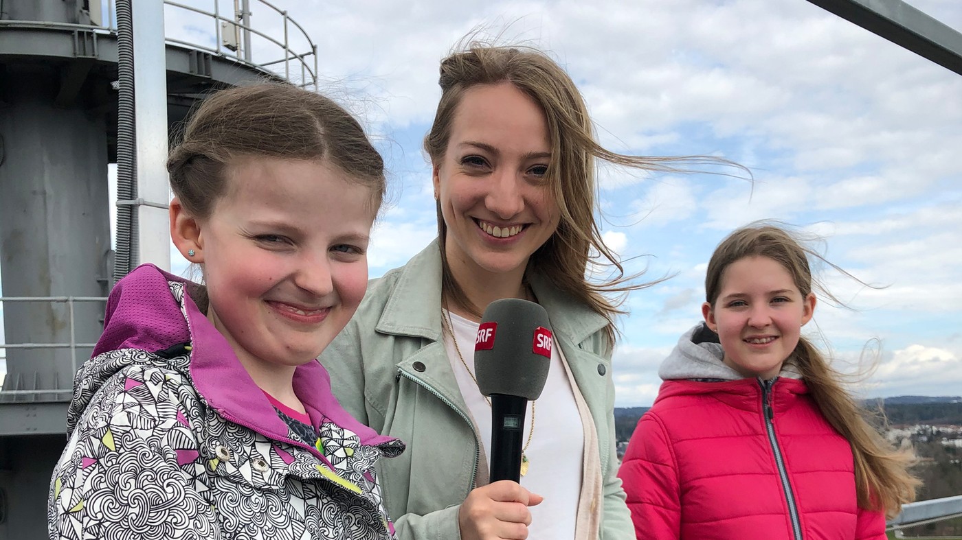 Hinter den Kulissen dabei zu sein, macht Ladina, Anna und Flavia mega happy.