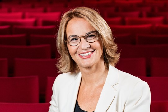 Bild von Sonja Hasler gibt Moderation von «Persönlich» ab