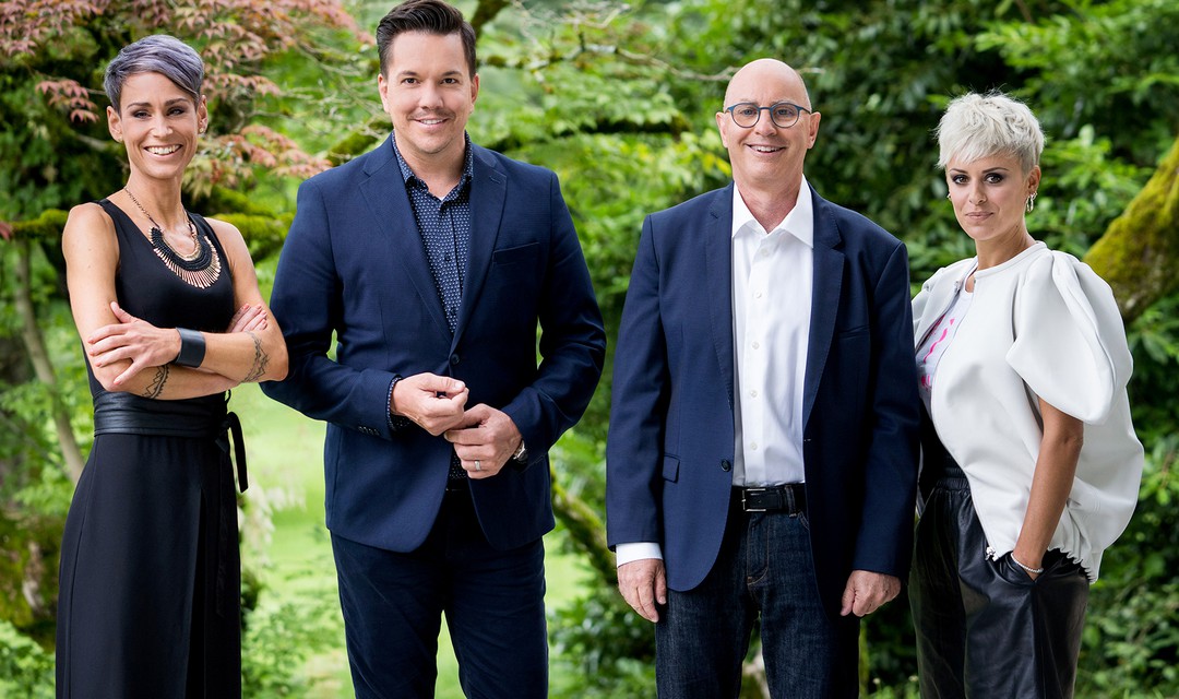 Corina Schmed (RTR), Sven Epiney (SRF), Jean-Marc Richard (RTS) und Clarissa Tami (RSI).