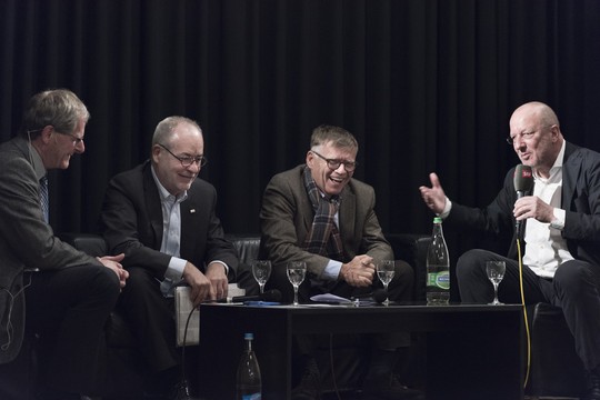 Bild von Medien zwischen Konkurrenzkampf und Kooperation