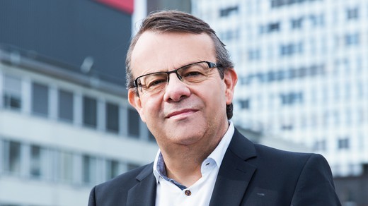 Bild von Christoph Gebel gibt Leitung der Abteilung Unterhaltung ab