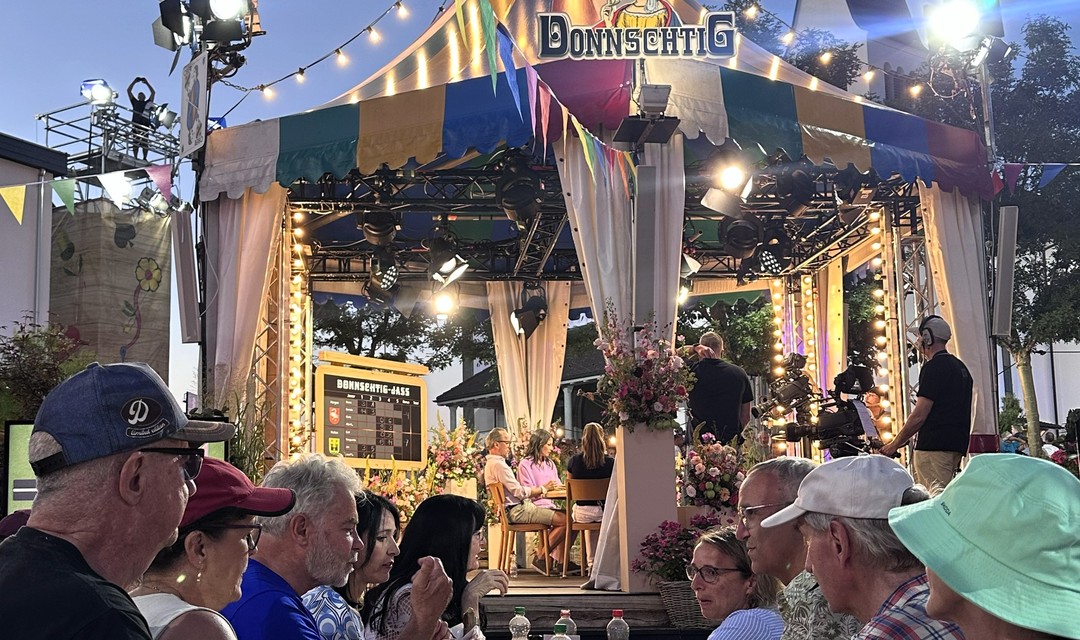 Bild von Mitglieder der SRG Zentralschweiz entdecken die Welt des «Donnschtig-Jass» in Römerswil