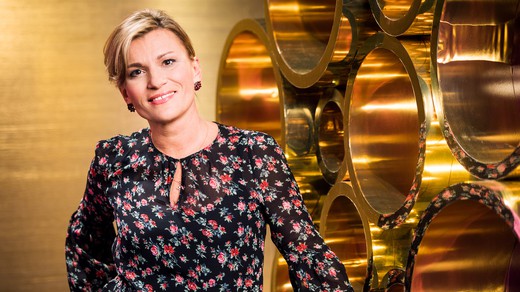 Bild von «Glanz & Gloria»: Gastmoderatorin Susan Lutz für eine Woche zurück