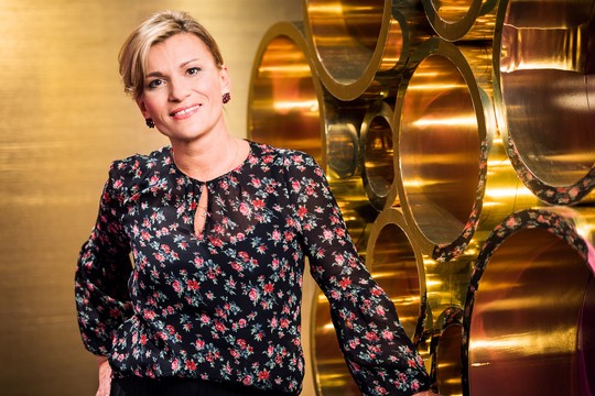 Bild von «Glanz & Gloria»: Gastmoderatorin Susan Lutz für eine Woche zurück