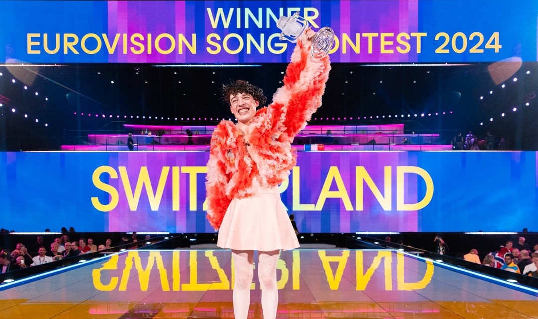 Nemo jubelt auf der ESC-Bühne