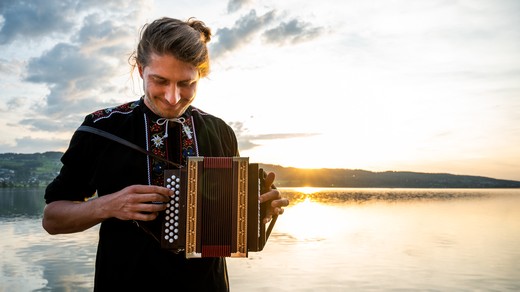 Bild von Volksmusik: Brücke zwischen Tradition und Moderne