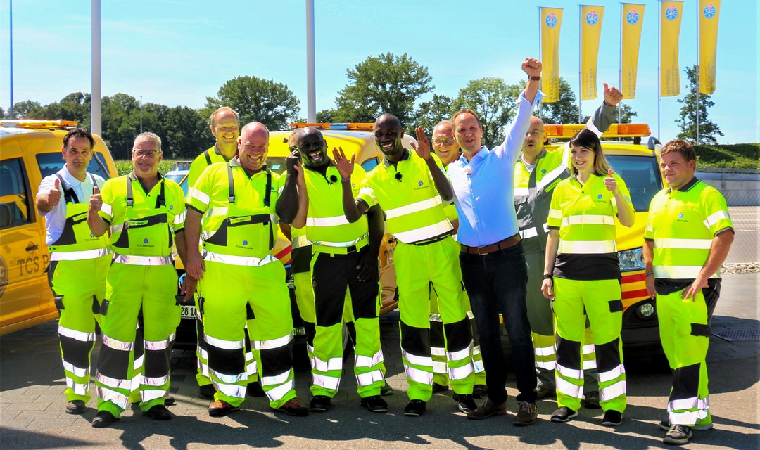 Samuel Stübi, Bernard Onyango ("Mr. Kenya"), Brian Odhiambo, Sandro Hasenfratz und Kollegen des TCS.