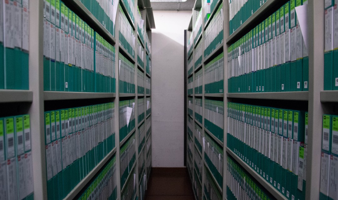 Im SRF Archiv lagern zahlreiche Videokassetten