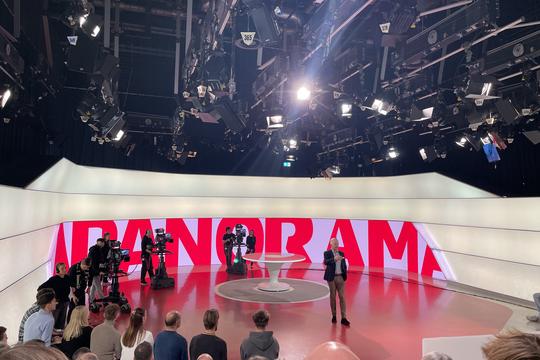 Bild von Mitglieder der SRG Nidwalden zu Gast beim «Sportpanorama» im SRF-Studio in Zürich