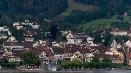 Bild von Abgesagt: Die SRG Zug lädt ein zu Kaffee, Medienpolitik und guten Gesprächen am «Zug Magic» 2025 am Zugersee