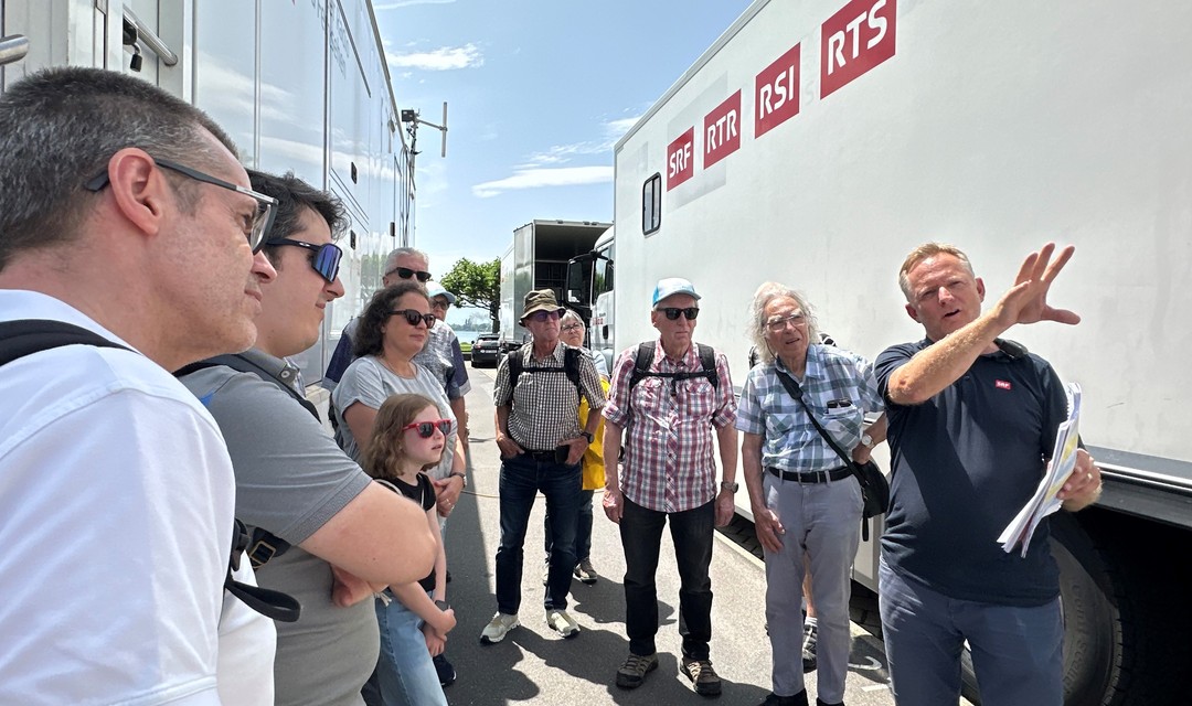Mitglieder der SRG Zentralschweiz an der Tour de Suisse in Küssnacht