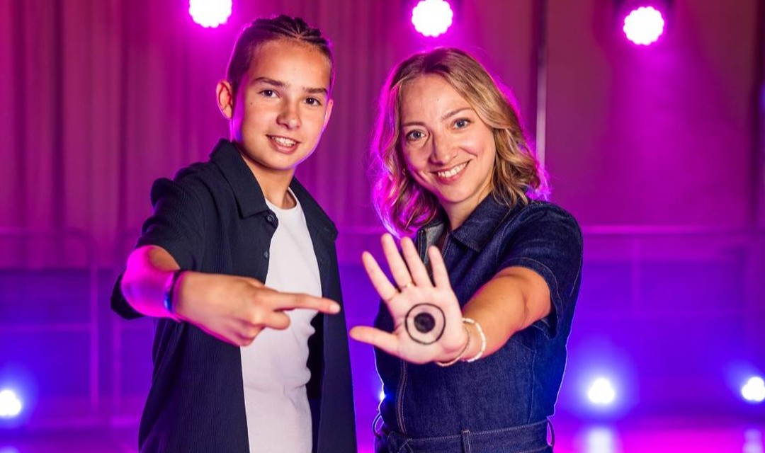 #Say Hi! in der alten Turnhalle Wetzikon mit Anna Zollig und Ilia Konovchenko und Tänzerinnen und Tänzern