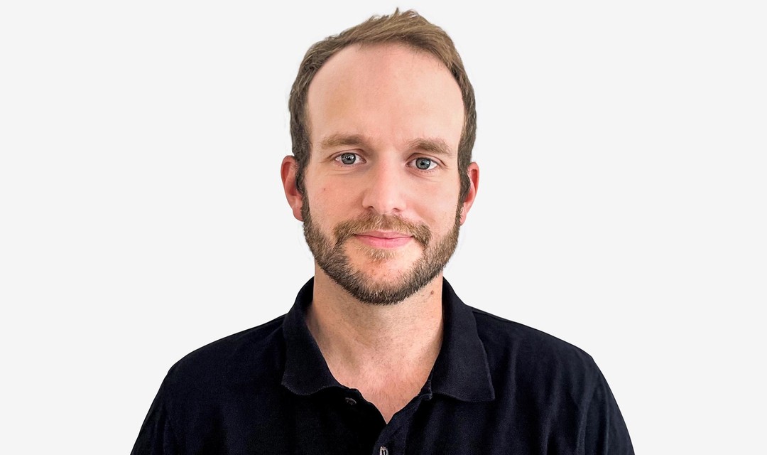 Portrait von Marc Melcher auf weissem Hintergrund