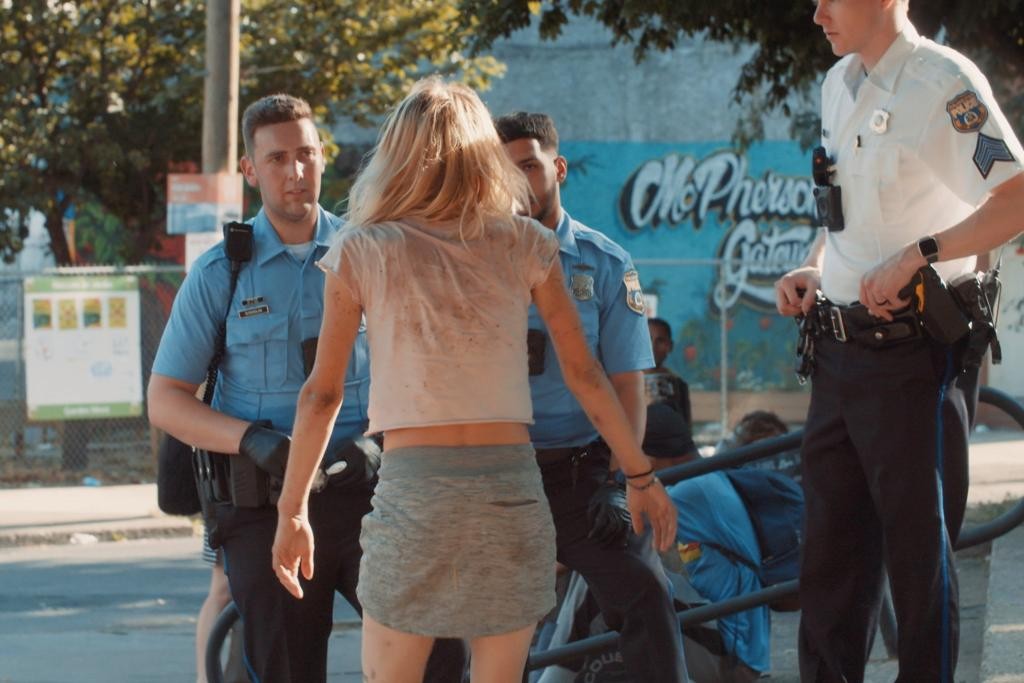 SRF DOK Opioid-Krise in den USA – Das Geschäft mit der Sucht Elendszenen in den Strassen: Die Opioid-Krise in den USA fordert ihre Opfer.