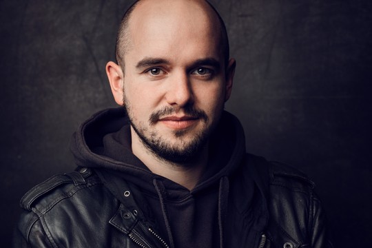 Bild von Neue Doku-Comedy-Reihe mit Renato Kaiser