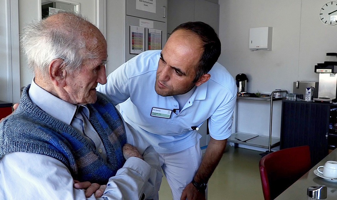 Kein einfaches Unterfangen: Flüchtlinge als Pflegehelfende. Im Wallis führte Riesco einen Pilotkurs durch.