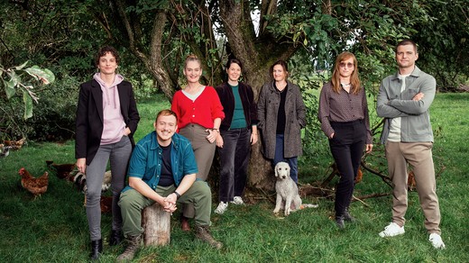 Bild von Drehstart zur dritten Staffel der SRF-Serie «Neumatt»