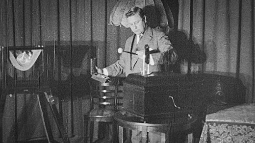 Bild von 100 Jahre Radio Basel: Als ein Flugzeug die erste Sendung verzögerte