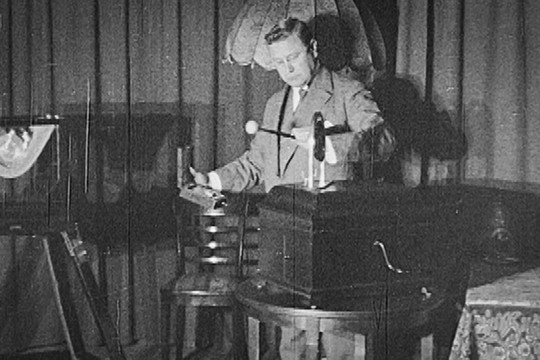 Bild von 100 Jahre Radio Basel: Als ein Flugzeug die erste Sendung verzögerte