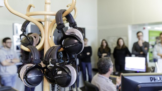 Bild von «Öpis mit Medie»: Rampensau hinter dem Mikrofon?