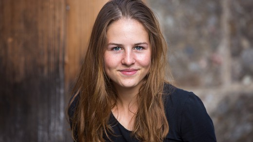 Bild von YouNews 2020: 15-jährige Enya Ernst moderiert «10vor10»