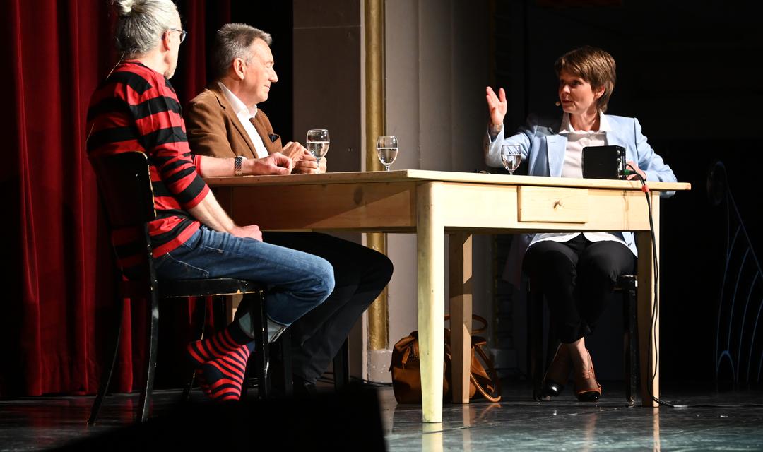 Bild von MäntigApéro: Der Spitzendiplomat und der Geschichtenerzähler