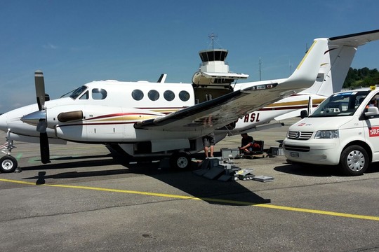 Bild von Die Tour de Suisse aus der Vogelperspektive – Arbeitsplatz auf 8000 Metern