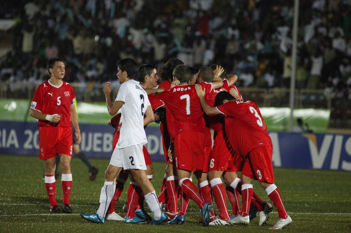 Die Mannschaft bejubelt einen Treffer.