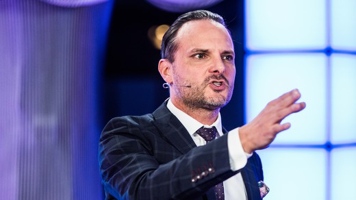 Bild von «Deville»: Staffelstart mit Comedian David Kebekus