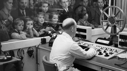 Bild von Unesco-Welttag des audiovisuellen Erbes: Online-Besuch im SRF-Archiv