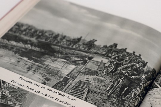 Bild von Verführung der Massen