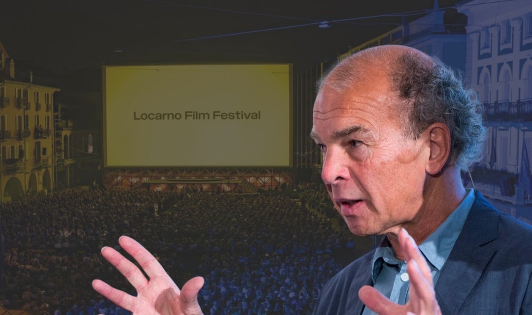 Philipp Cueni vor der grossen Leinwand in Locarno